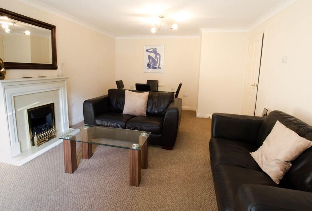 Annandale Court Serviced Apartments - Living Area