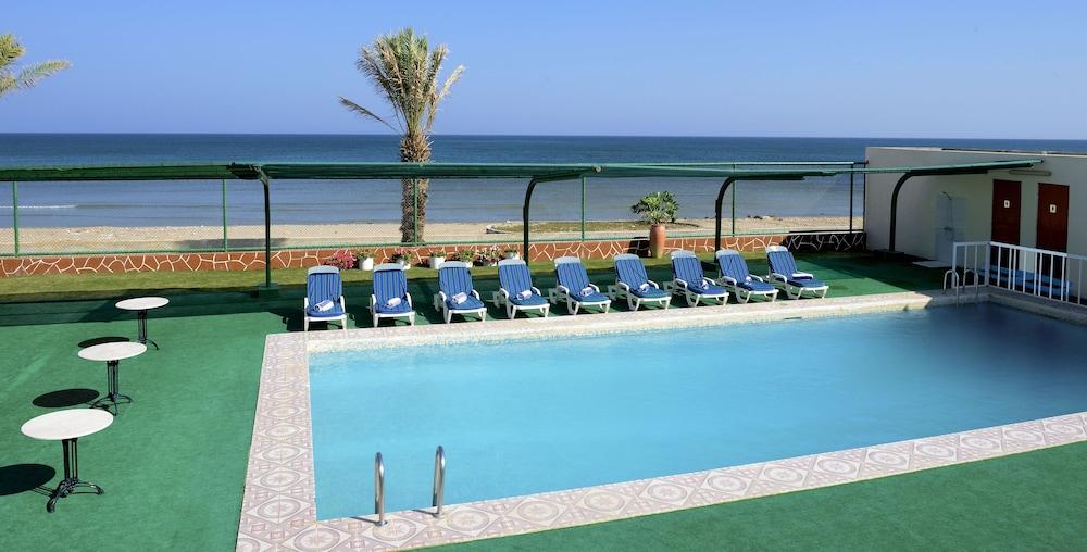 Resort Sur Beach Holiday - Outdoor Pool