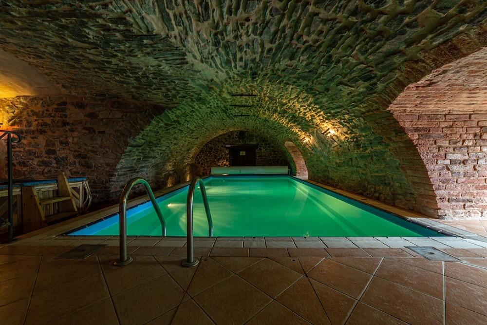 Chateau hotel Zbiroh - Indoor Pool
