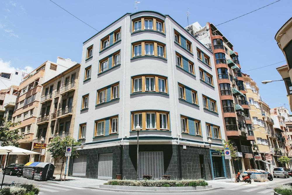 Apartamentos Poeta Quintana - Featured Image