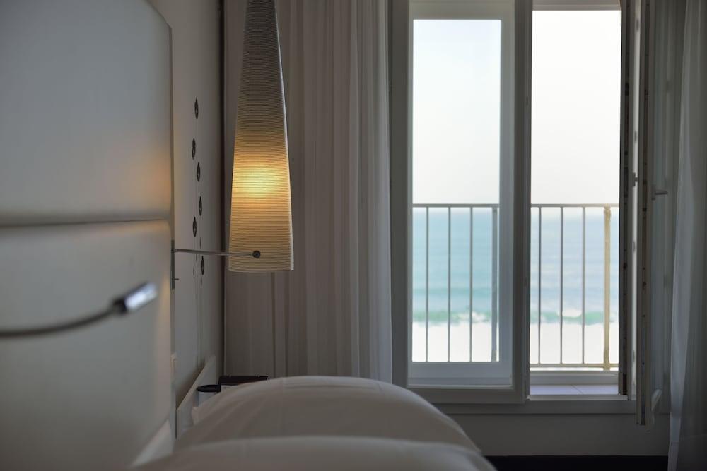Hotel le Windsor Grande Plage Biarritz - Room