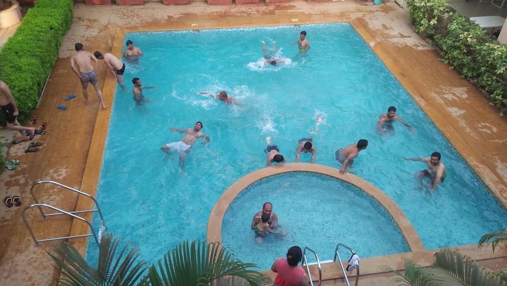 Plazaa Inn - Outdoor Pool