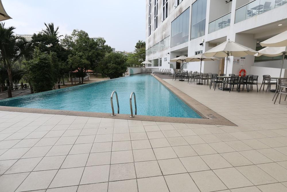 The Everly Putrajaya - Outdoor Pool