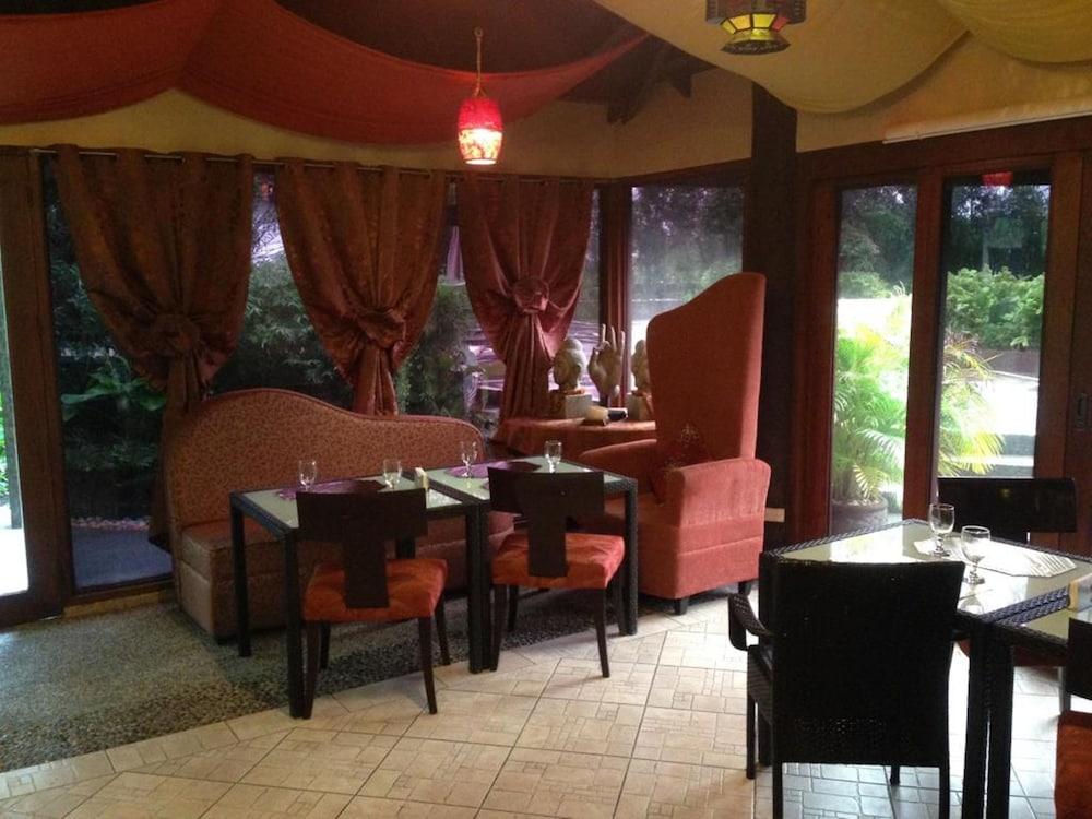 Segara Villas - Lobby Sitting Area