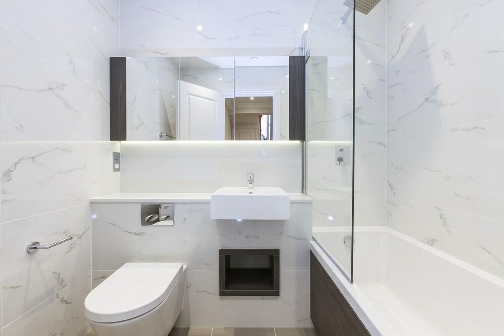 No 15 Luxury New Duplex Apartment - Bathroom