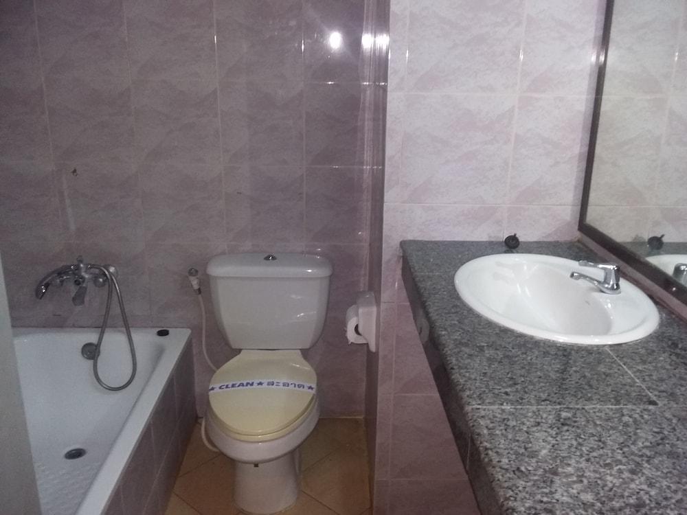 Donmuang Mansion - Bathroom