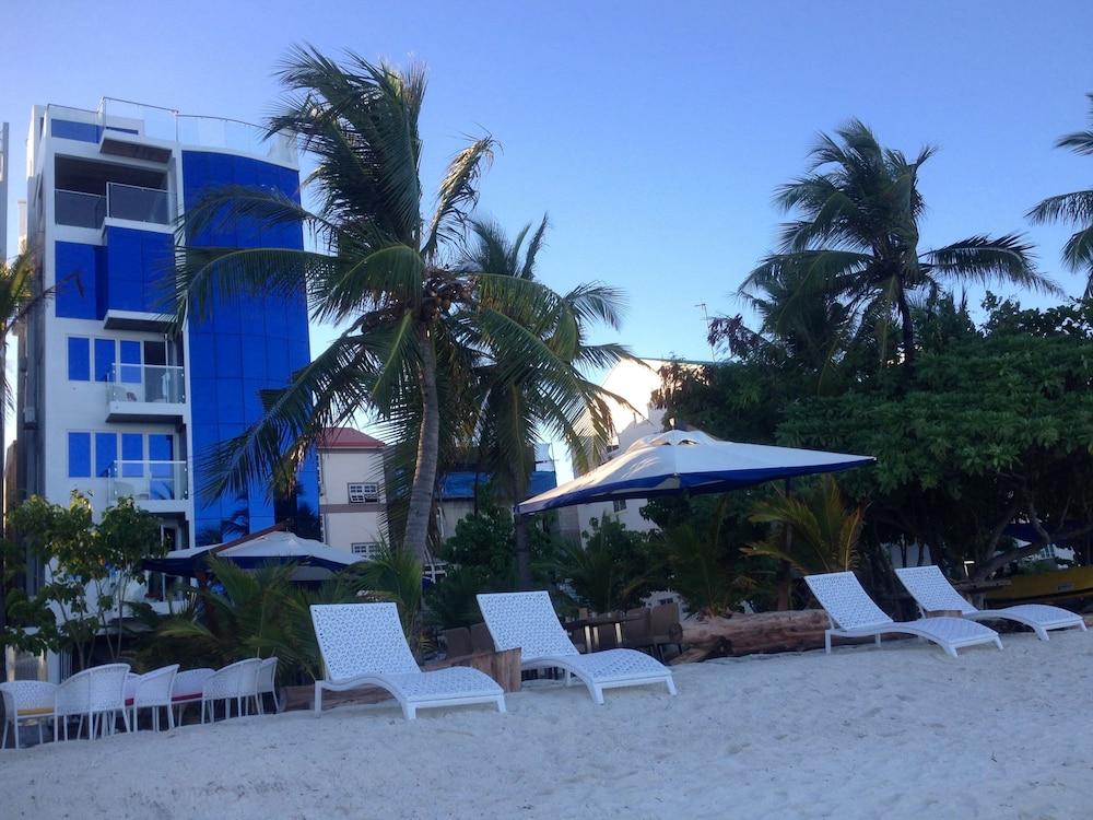 Island Beach House - Hotel Front