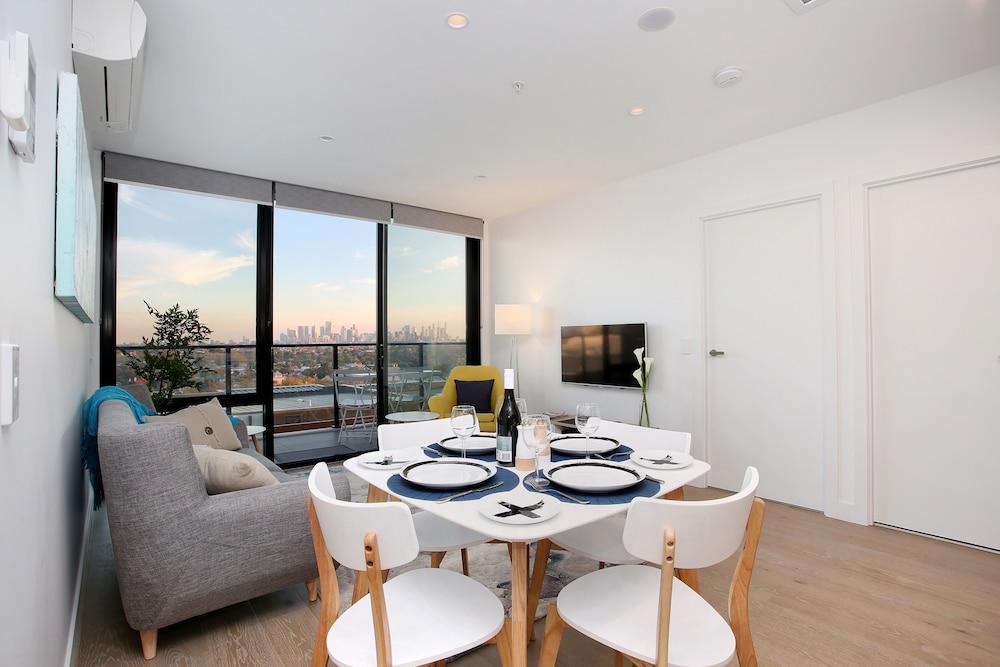 StayCentral - Northcote Hill Penthouse - In-Room Dining