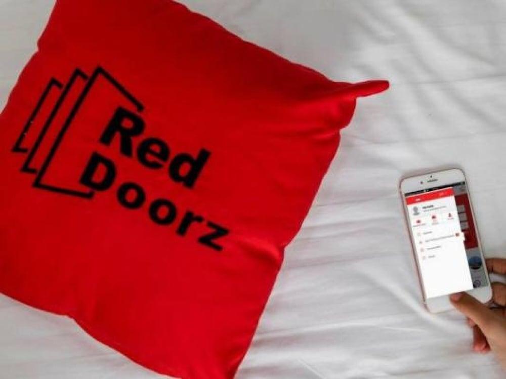 RedDoorz Premium near Ragunan Zoo 2 - Exterior