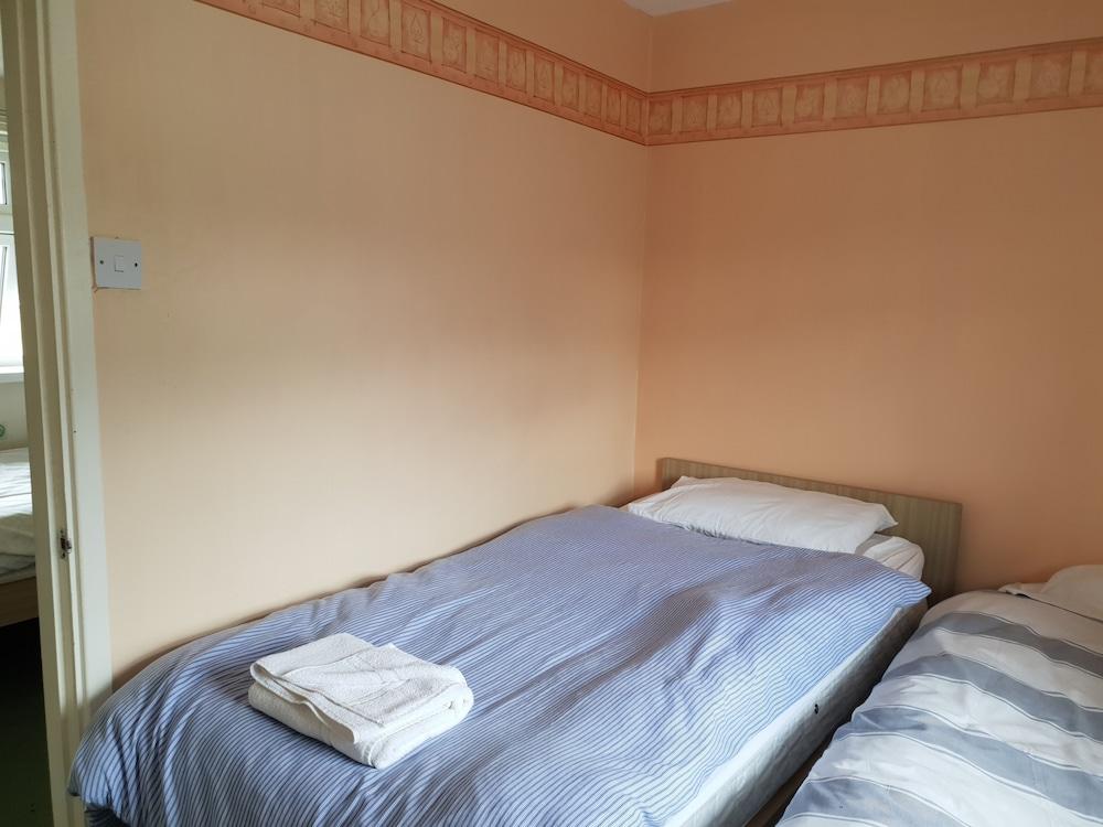 Mellanby Crescent - Room