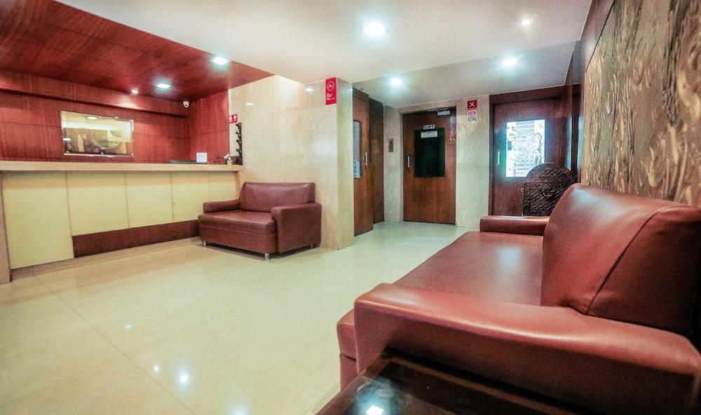 Lucky Hotel Bandra - Lobby Sitting Area