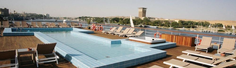 MS Movenpick Royal Lily - Luxor Aswan - Rooftop Pool