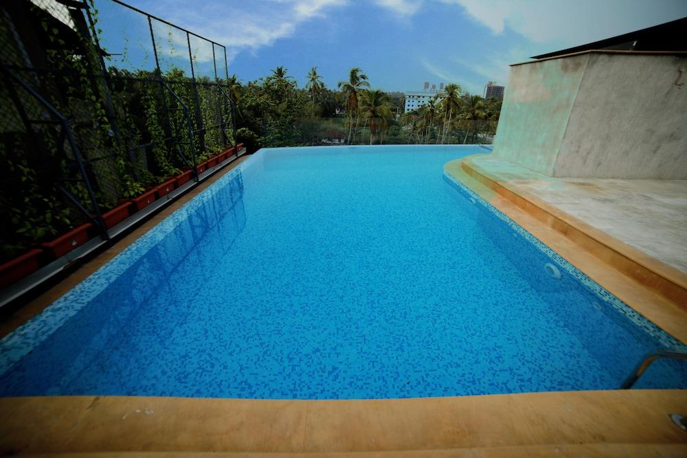 Yash International Calicut - Outdoor Pool