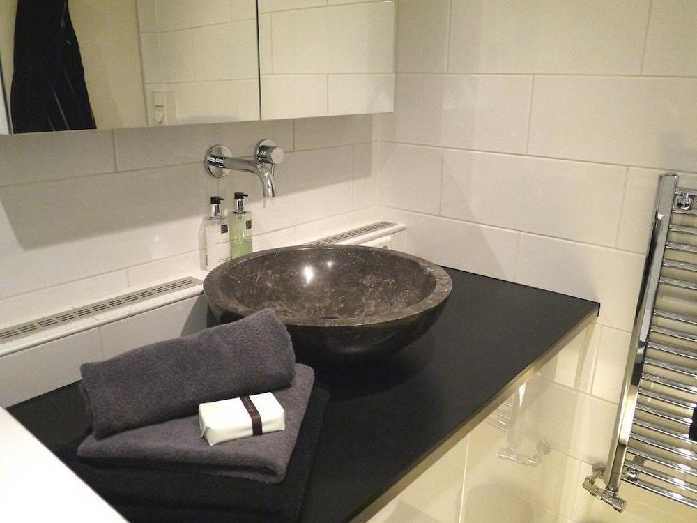 Houseboat Prinsheerlijk - Bathroom Sink