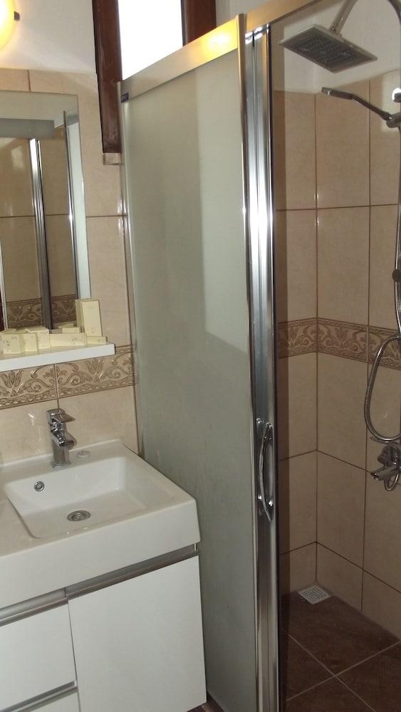 Geyikli Herrara - Bathroom