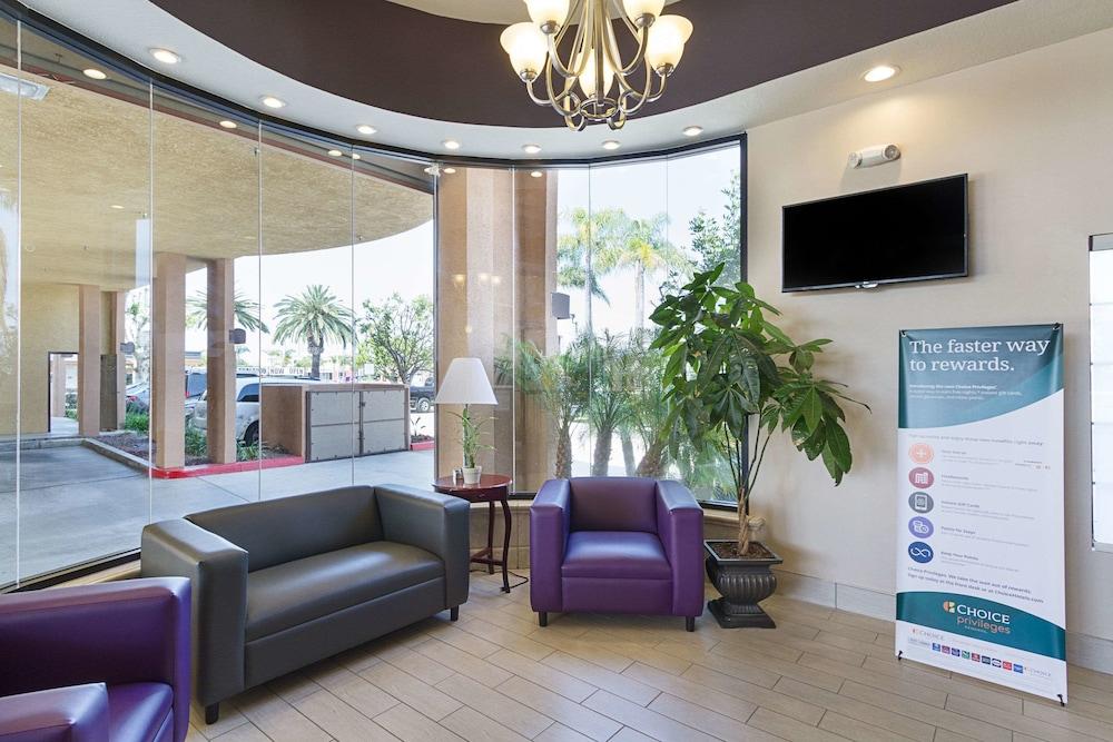 Quality Inn & Suites Huntington Beach - Lobby