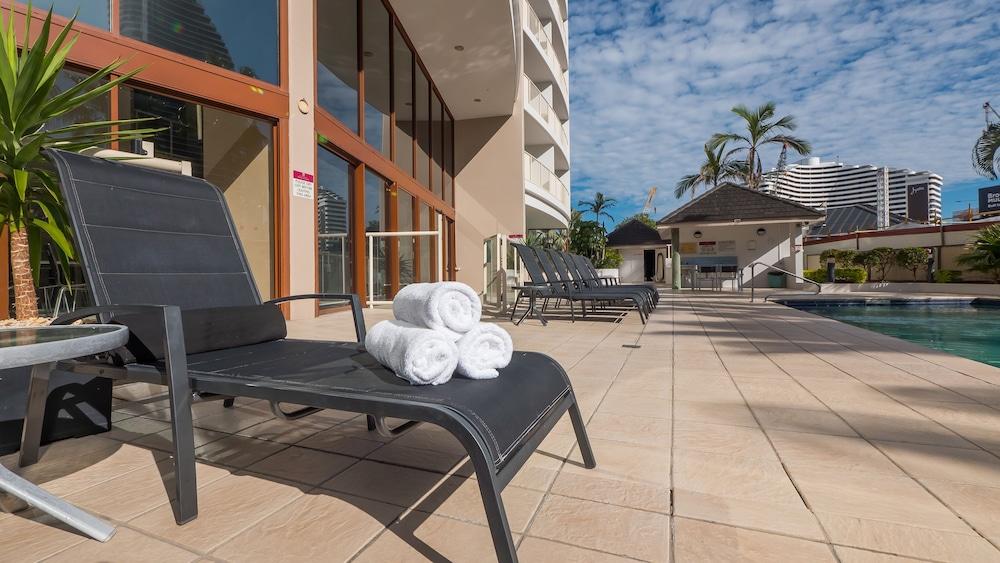 Broadbeach Savannah Hotel & Resort - Outdoor Pool