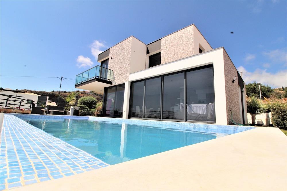 Plaza Villa with Private Pool - Featured Image