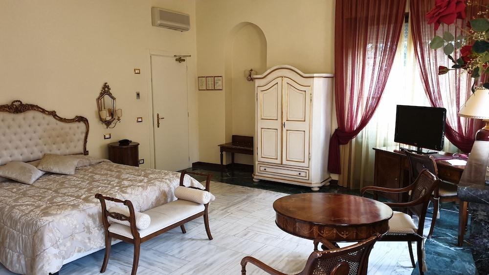 Hotel Alessandro Della Spina - Featured Image