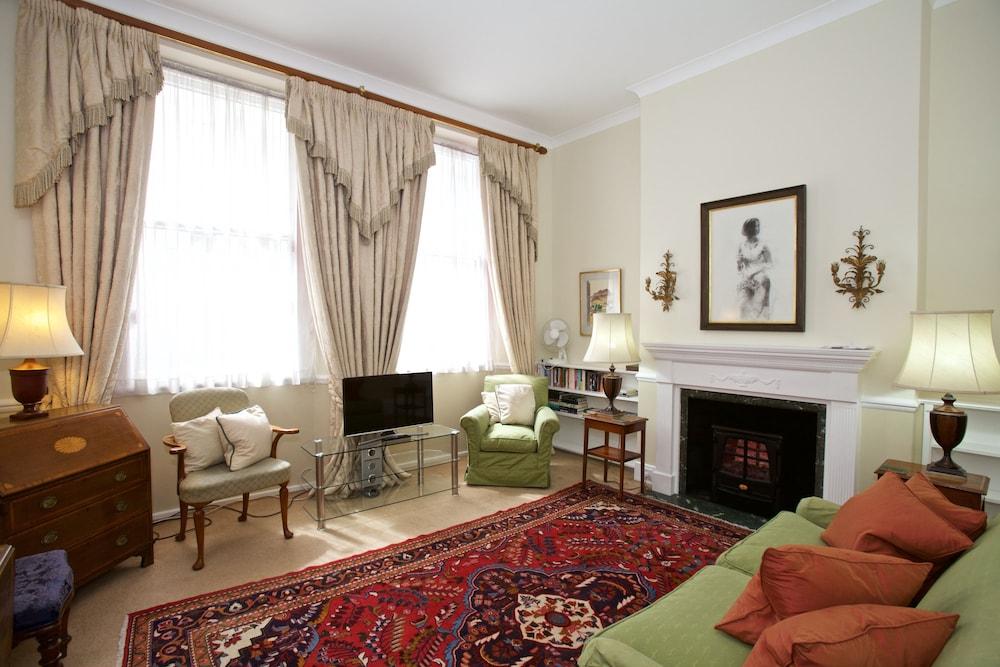 A Place Like Home - Two Bedroom Apartment in Knightsbridge - Featured Image