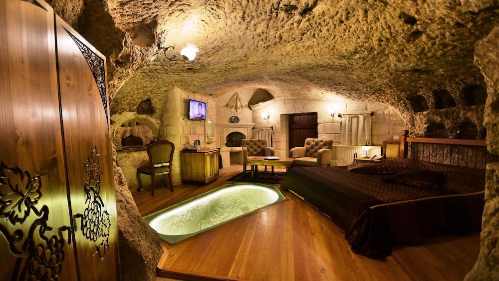 Harman Cave Hotel - Featured Image