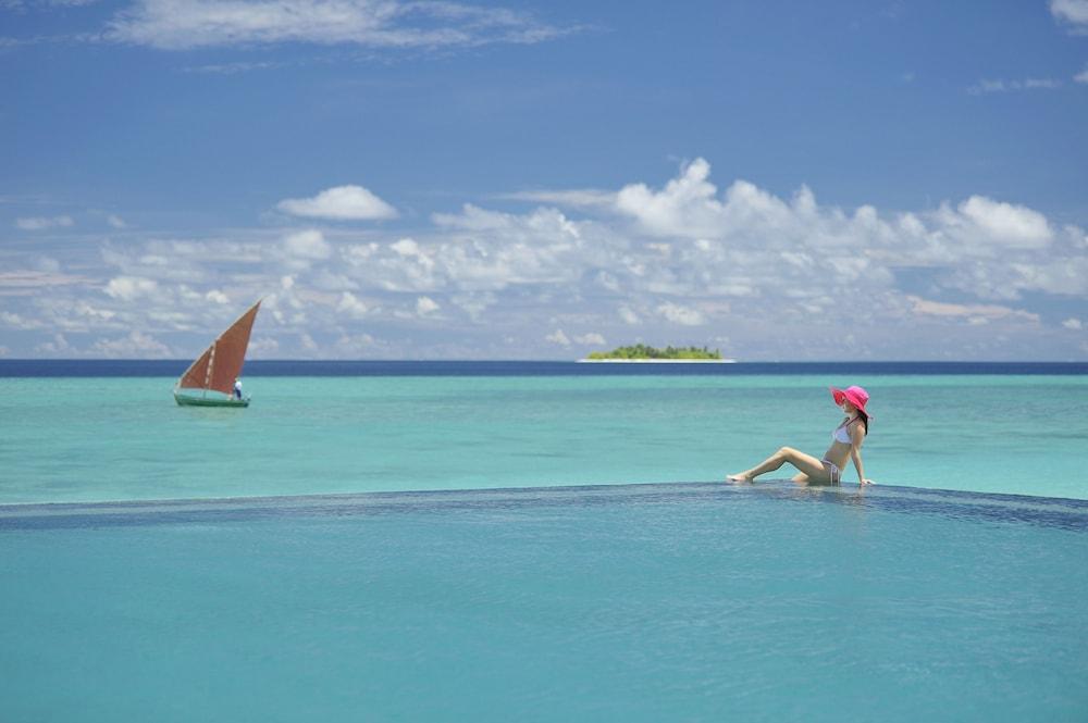 Ayada Maldives - Infinity Pool
