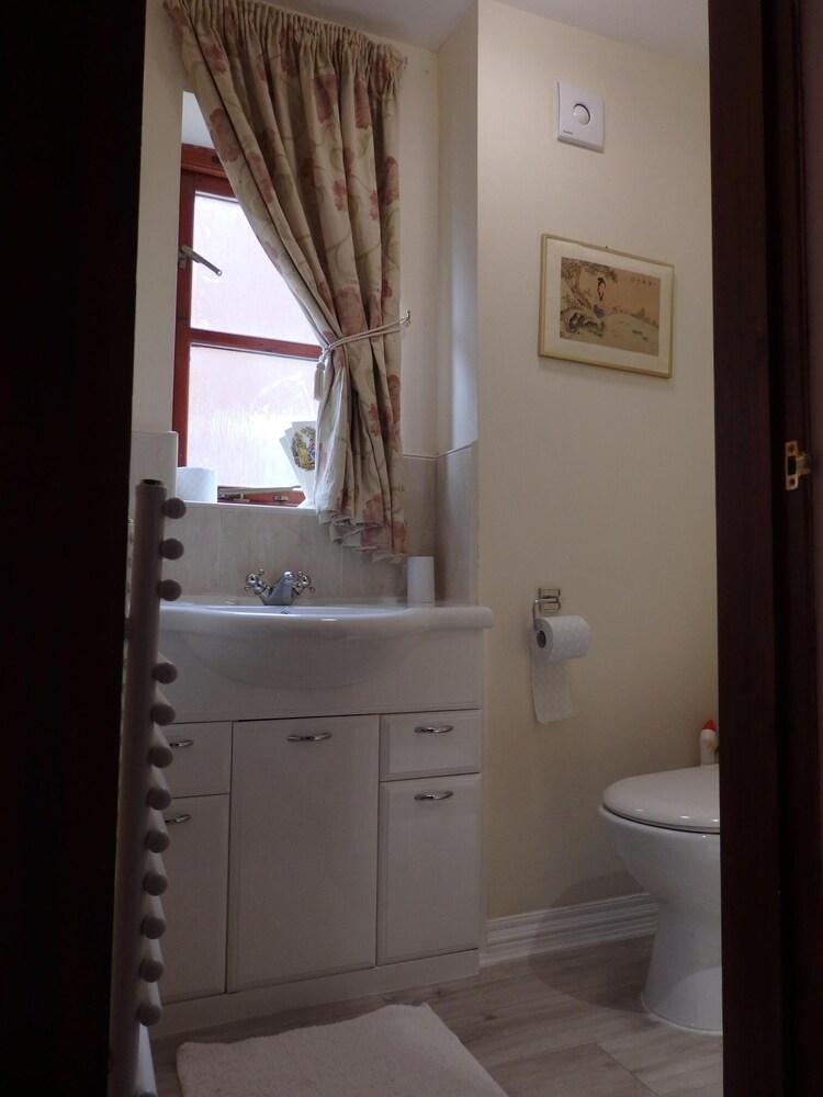 Hay Lane Lodge - Bathroom