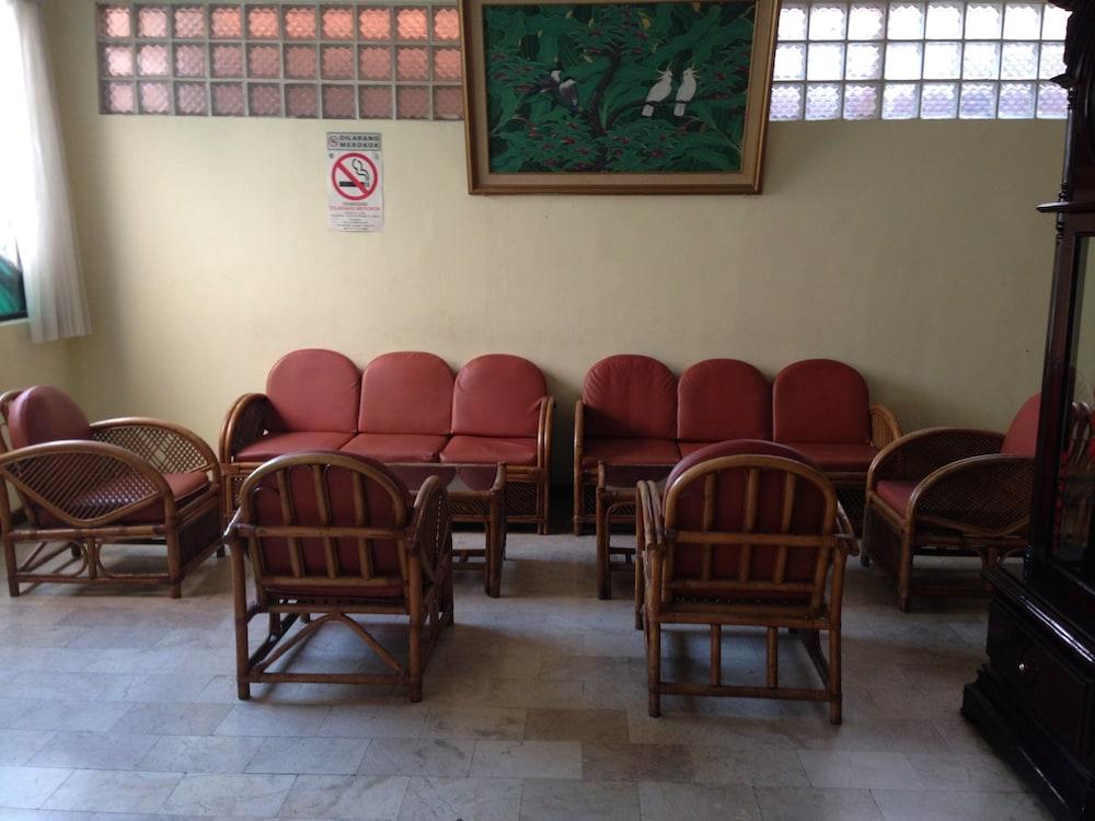 Hotel Lautze Indah - Lobby Sitting Area