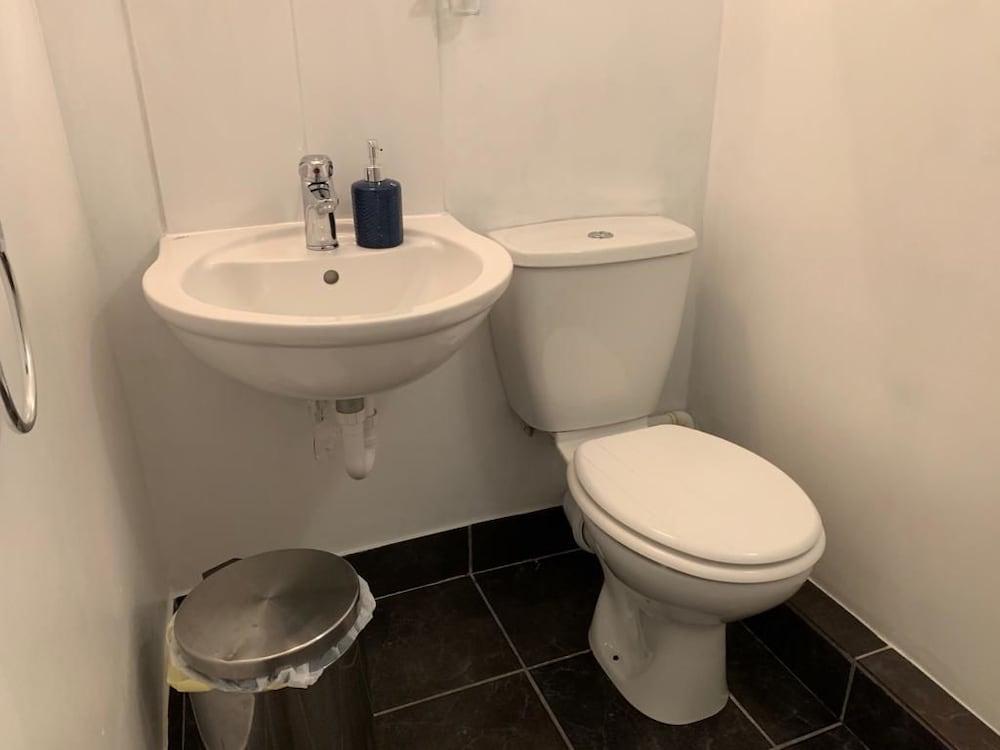 Your Abingdon Stay - Bathroom