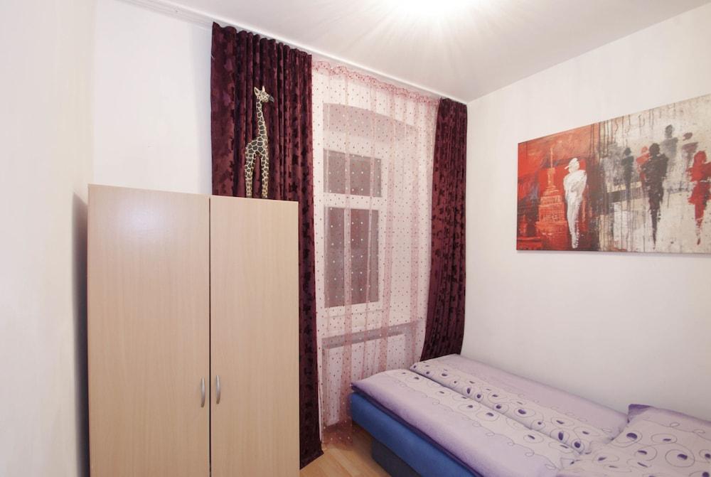 Raisa Apartments - Room