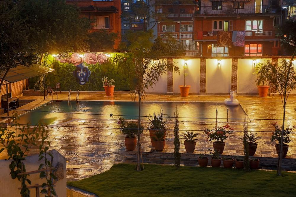 Hotel Bhadgaon - Outdoor Pool