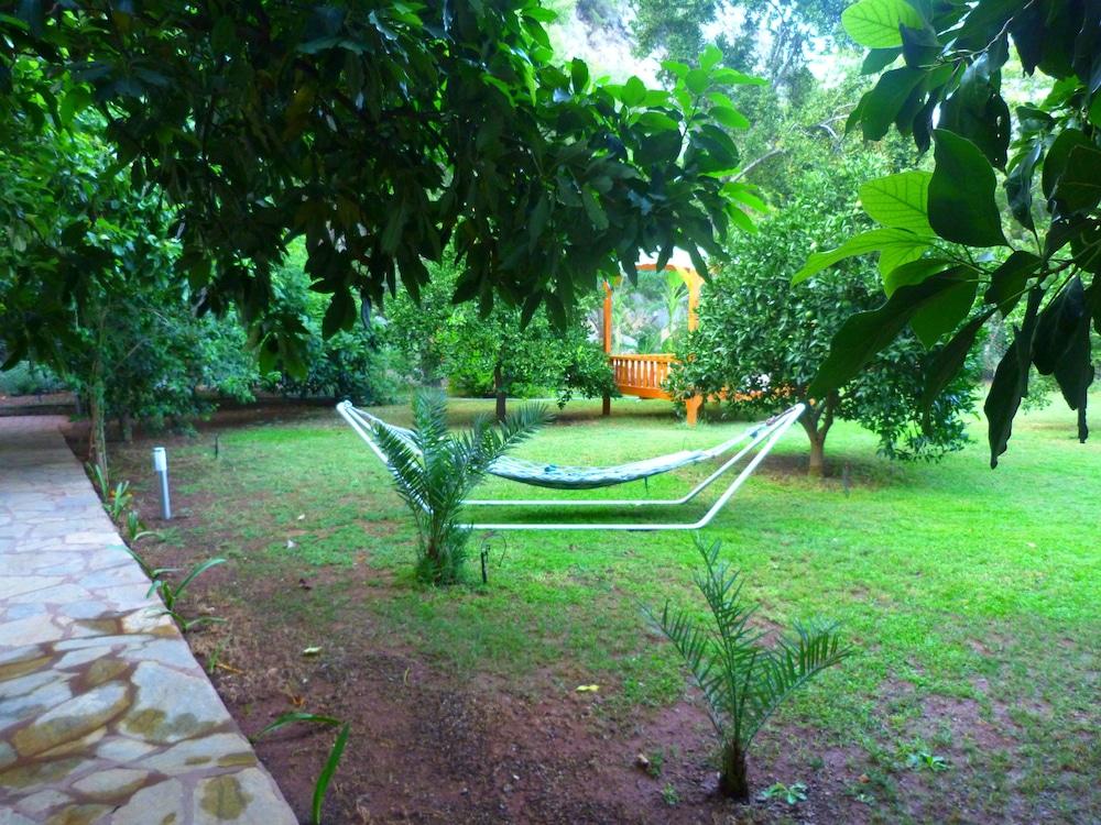 Simge Pension - Property Grounds