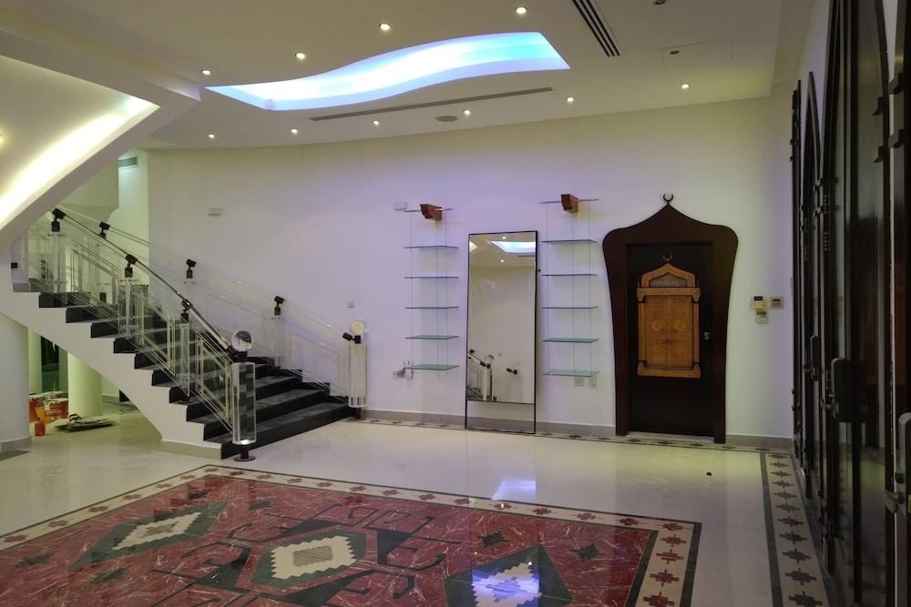 Emirates Hills Lake View Villa - Interior Entrance