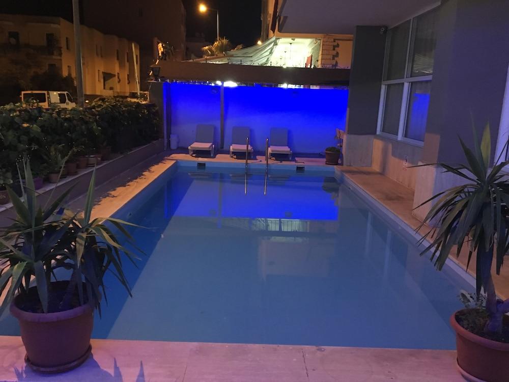 Vesta Apart Hotel - Outdoor Pool