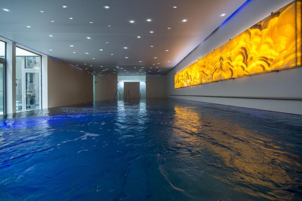 Luxury Spa & Wellness Hotel Prezident - Indoor Pool