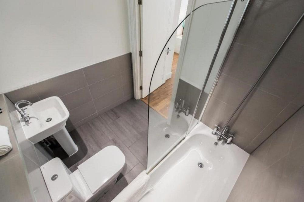 Valet Apartments Limehouse - Bathroom
