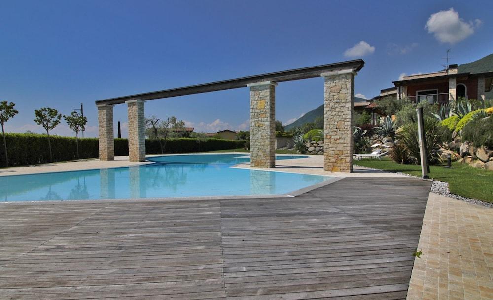 Residence Borgo le torri - Outdoor Pool