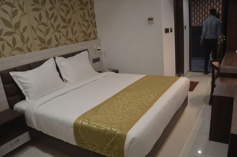 Hotel Rajeev Regency - Room