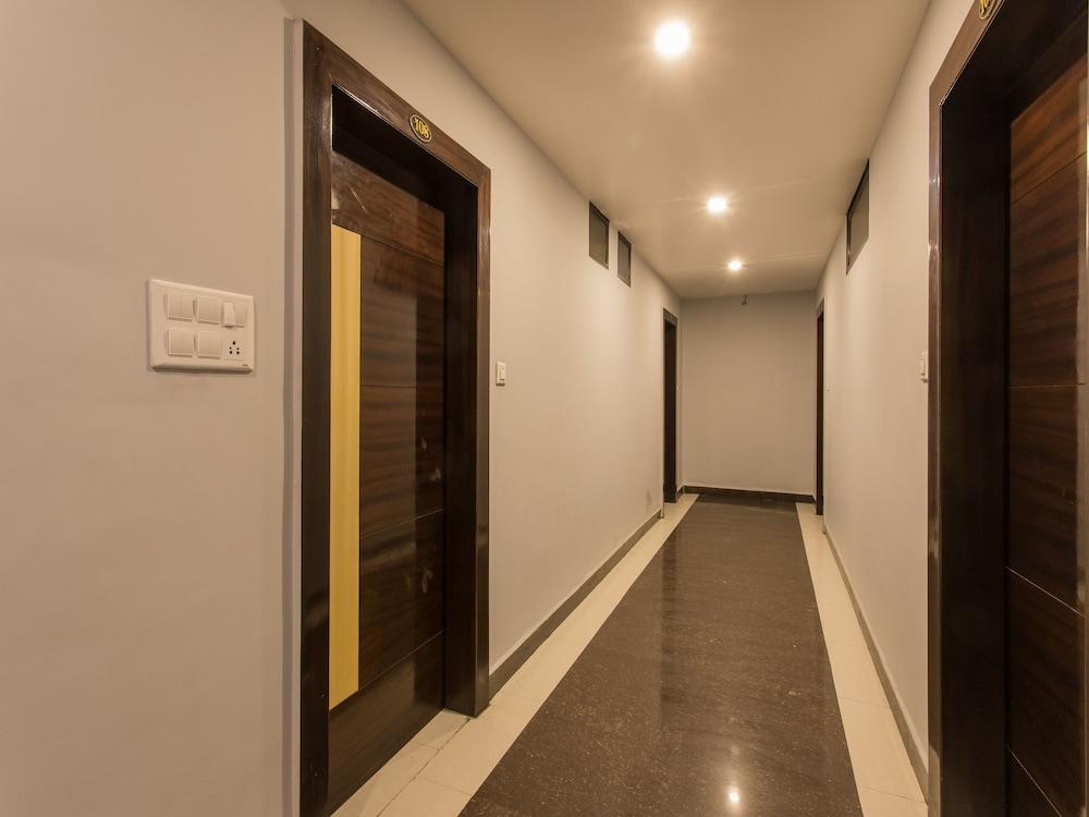 OYO 13531 Hotel Sundaram Palace - Hallway