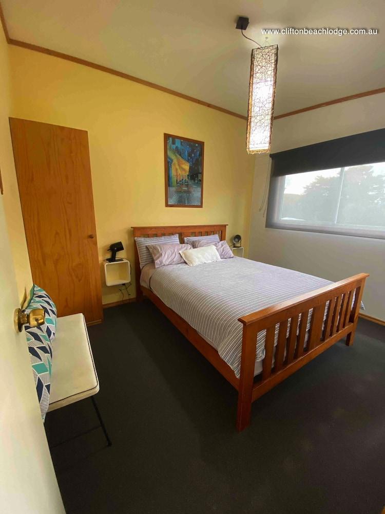 Clifton Beach Lodge - Room