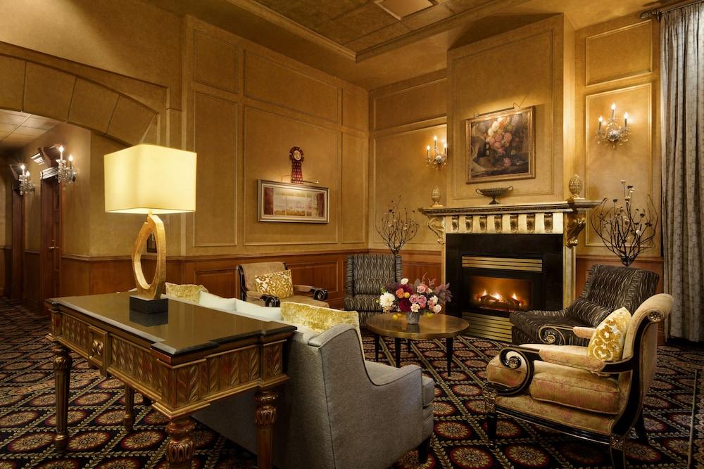 Executive Hotel Le Soleil - Lobby Lounge