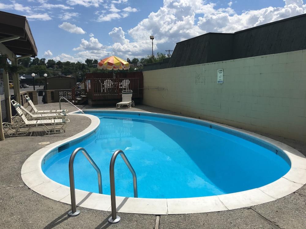 Cedars Inn Lewiston - Outdoor Pool