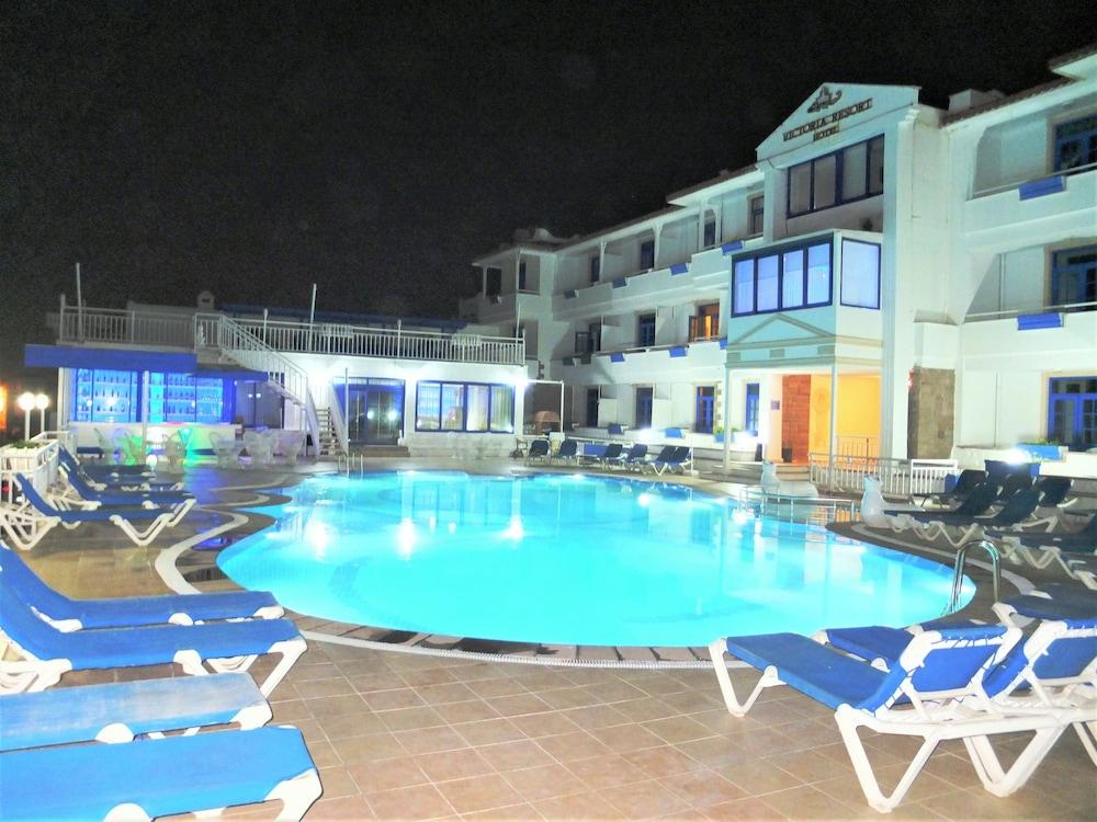 Victoria Suite Hotel & Spa - Outdoor Pool