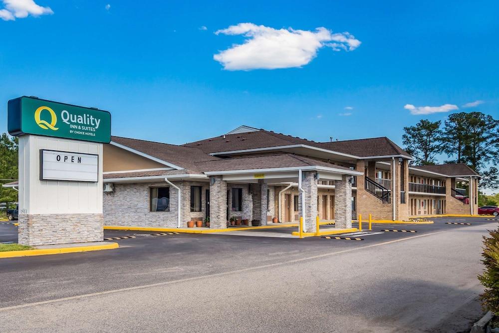 Quality Inn & Suites - Featured Image