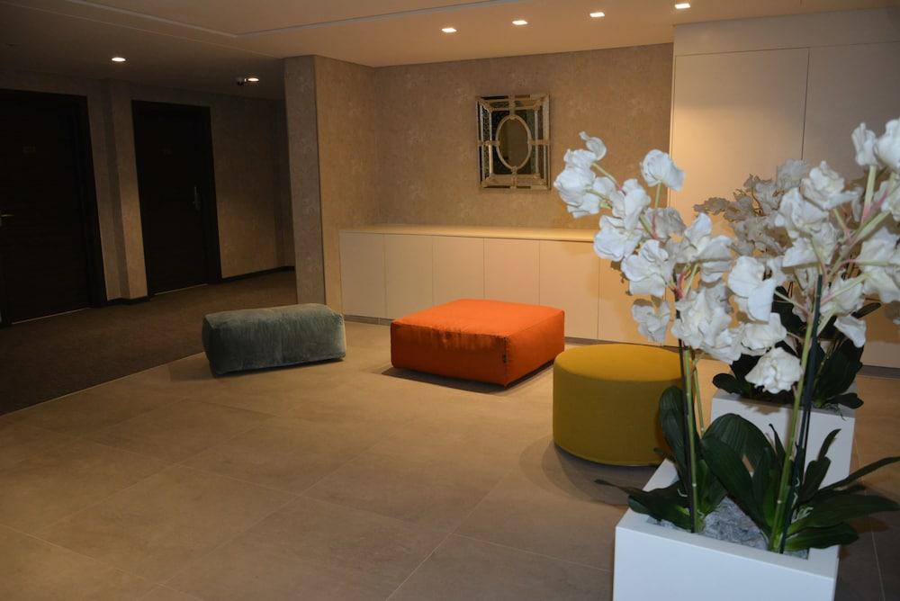 Monteverde Hotel - Lobby Sitting Area