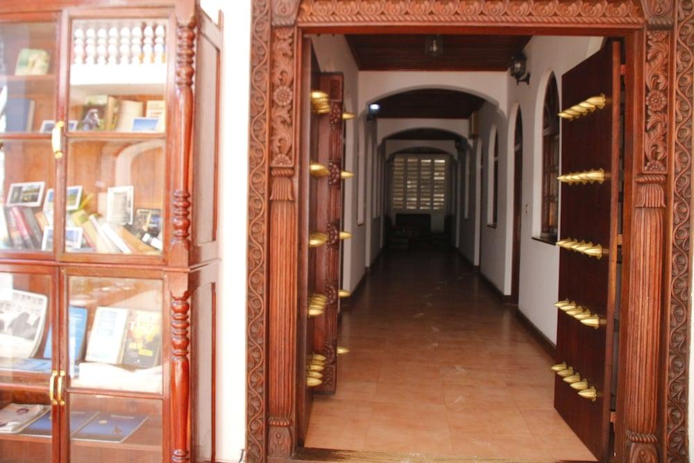 Tausi Palace Hotel - Interior