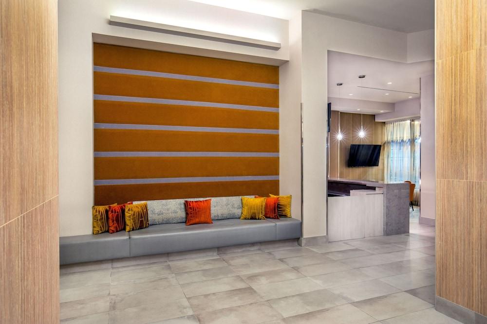 Four Points by Sheraton Midtown-Times Square - Lobby