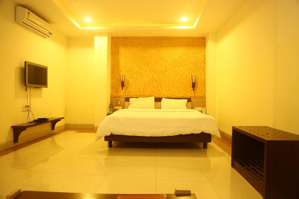Hotel Raja Bhoj - Featured Image