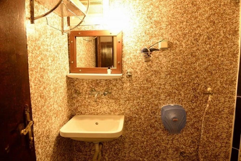 Grand Saray Hotel - Bathroom