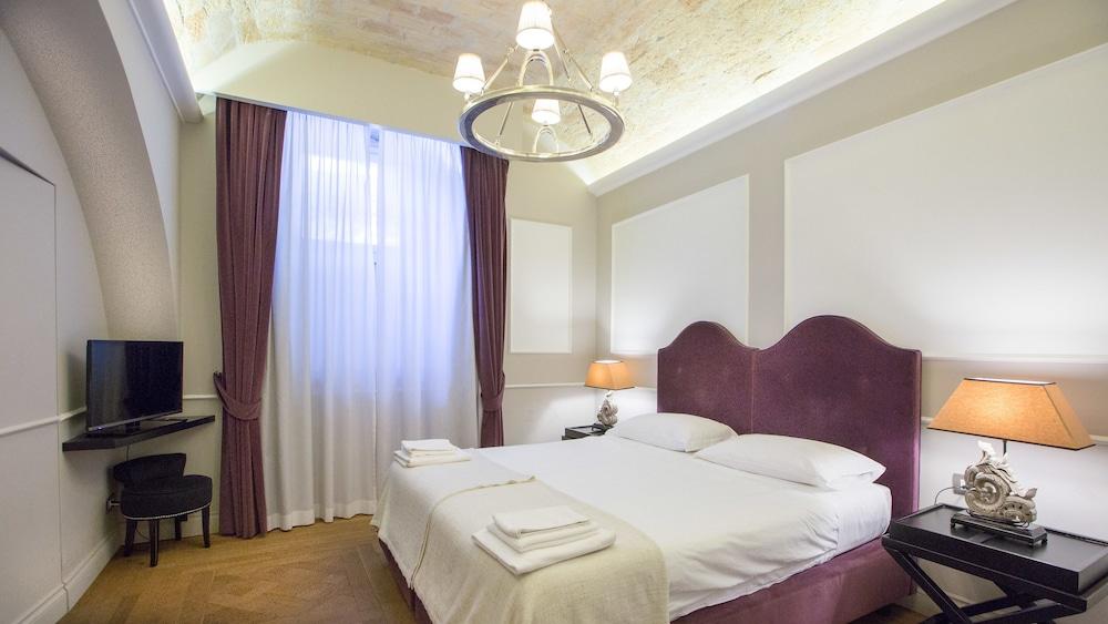 Rental In Rome Pinciana Deluxe - Featured Image